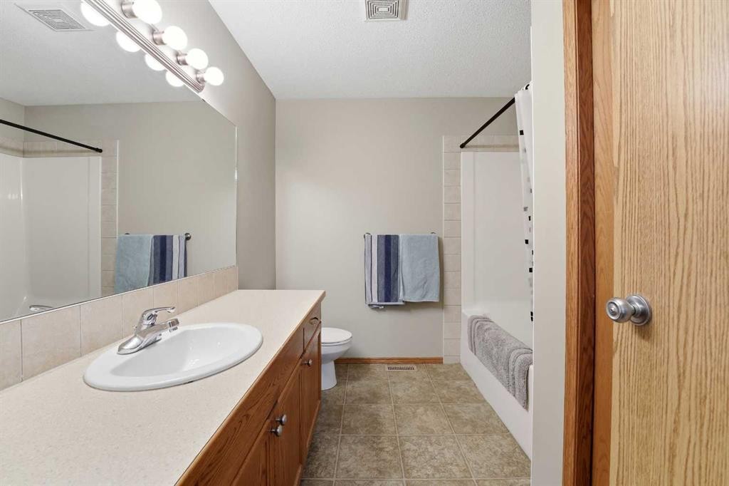 41 Winston Place, Blackfalds, AB - Indoor Photo Showing Bathroom