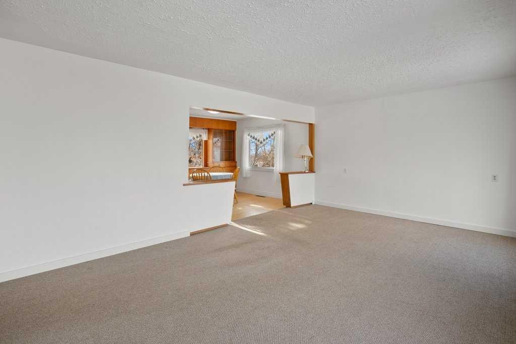 31 Jarvis Bay Drive, Jarvis Bay, AB - Indoor Photo Showing Other Room
