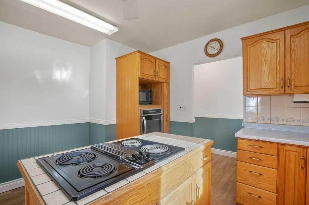 31 Jarvis Bay Drive, Jarvis Bay, AB - Indoor Photo Showing Kitchen