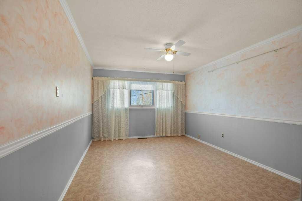 31 Jarvis Bay Drive, Jarvis Bay, AB - Indoor Photo Showing Other Room