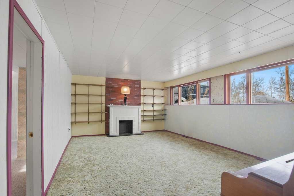 31 Jarvis Bay Drive, Jarvis Bay, AB - Indoor Photo Showing Other Room