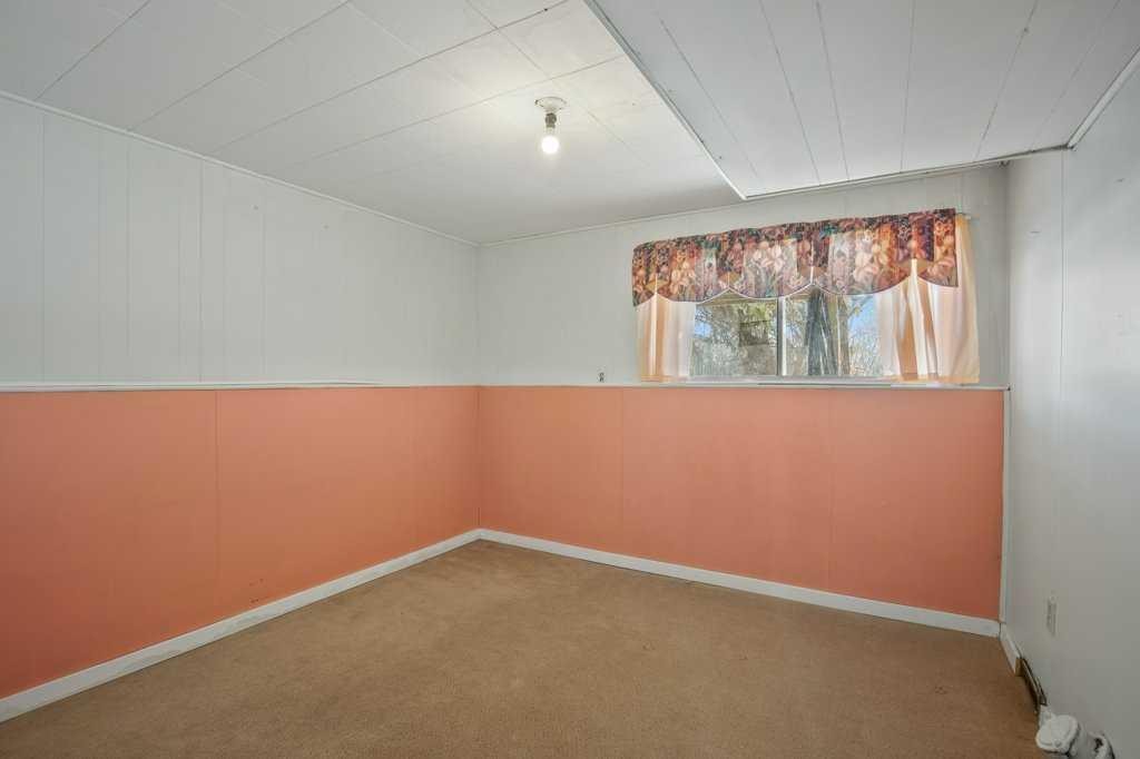 31 Jarvis Bay Drive, Jarvis Bay, AB - Indoor Photo Showing Other Room