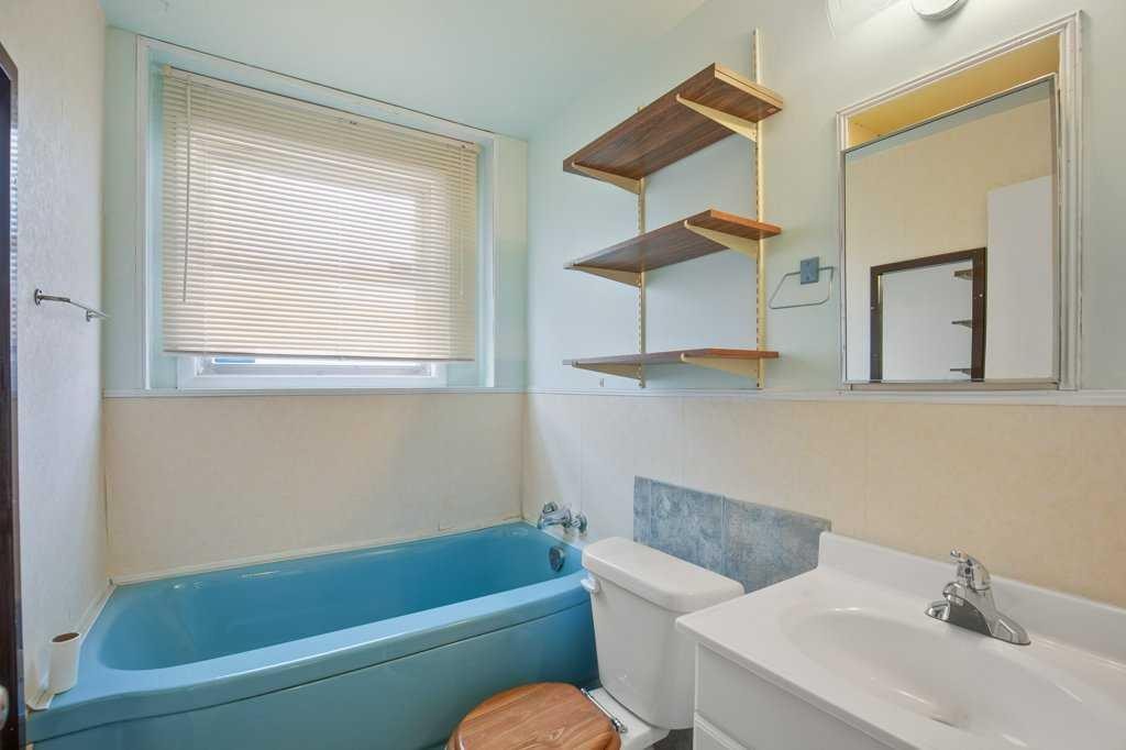 31 Jarvis Bay Drive, Jarvis Bay, AB - Indoor Photo Showing Bathroom