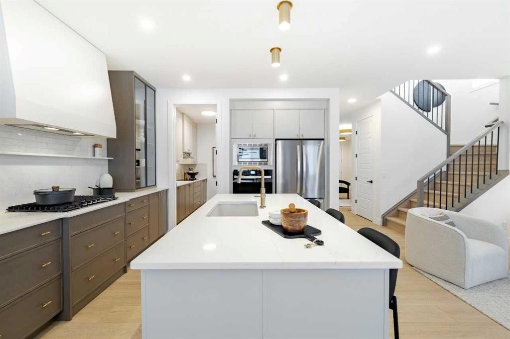 192 Amblestone Crescent Nw, Calgary, AB - Indoor Photo Showing Kitchen With Upgraded Kitchen