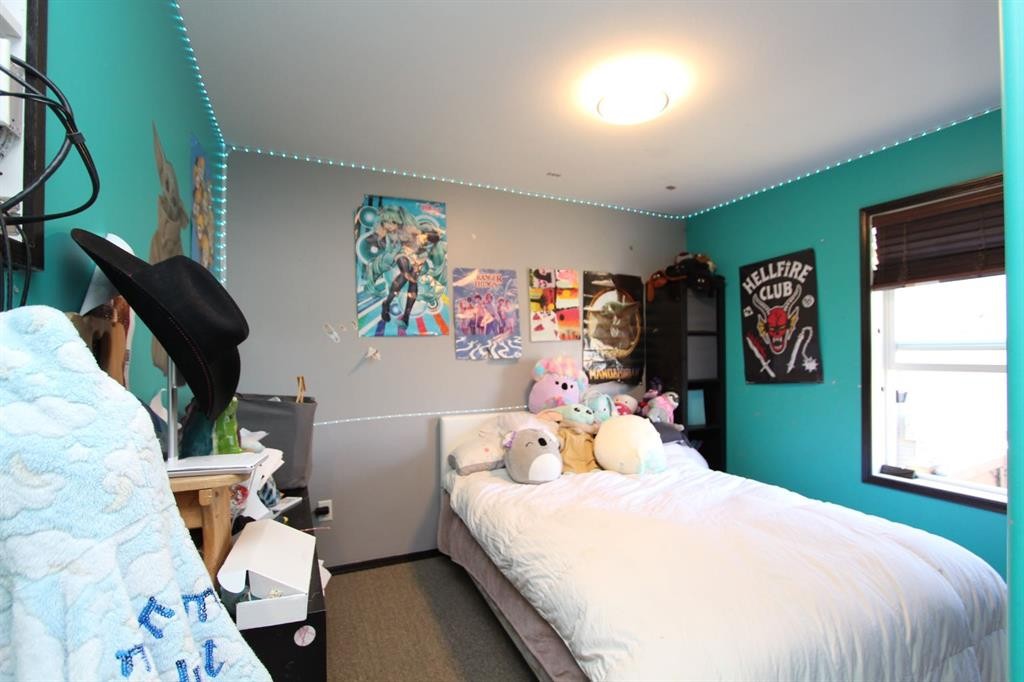 26 Wilkinson Circle, Sylvan Lake, AB - Indoor Photo Showing Bedroom