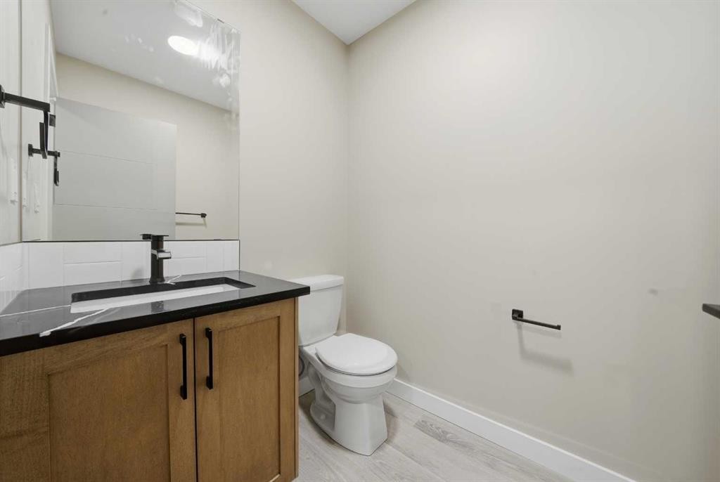 125 Hampton Crescent, Sylvan Lake, AB - Indoor Photo Showing Bathroom