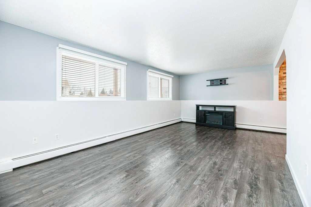 16-7 Stanton Street, Red Deer, AB - Indoor Photo Showing Living Room With Fireplace