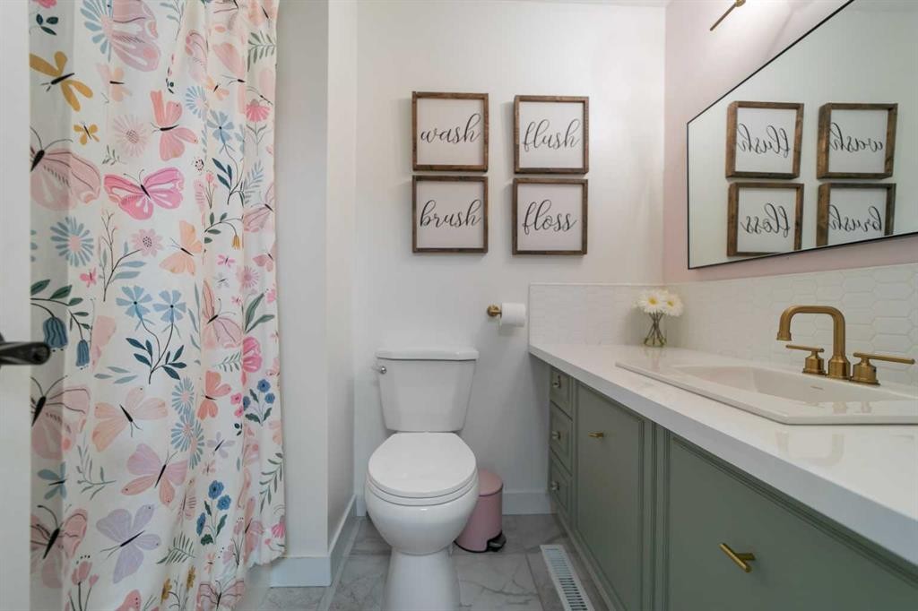 5409 48 Avenue, Killam, AB - Indoor Photo Showing Bathroom