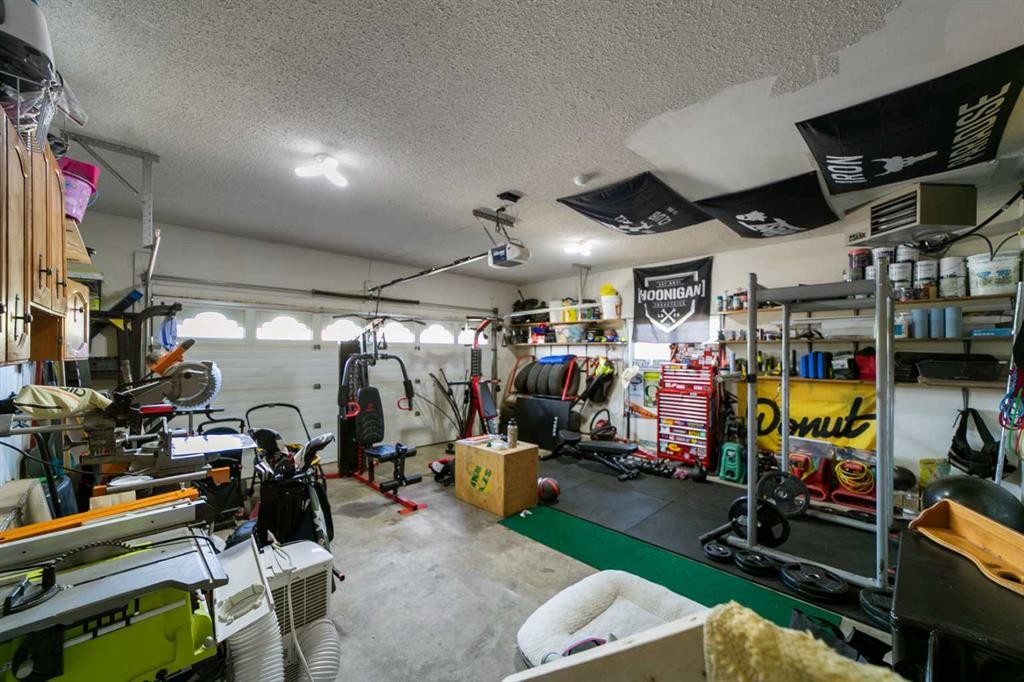 5409 48 Avenue, Killam, AB - Indoor Photo Showing Garage