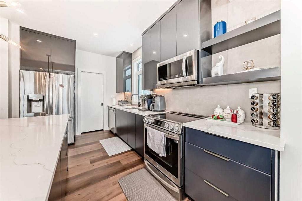 153 Emerald Drive, Red Deer, AB - Indoor Photo Showing Kitchen With Upgraded Kitchen