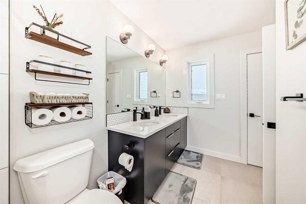 153 Emerald Drive, Red Deer, AB - Indoor Photo Showing Bathroom