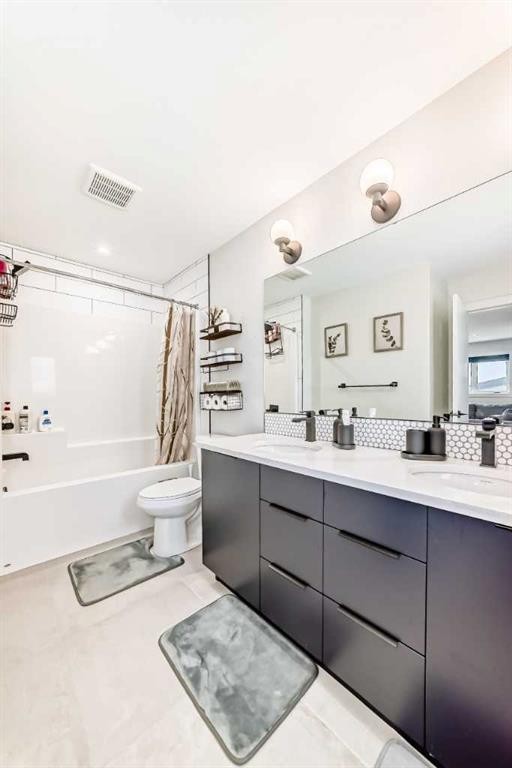 153 Emerald Drive, Red Deer, AB - Indoor Photo Showing Bathroom