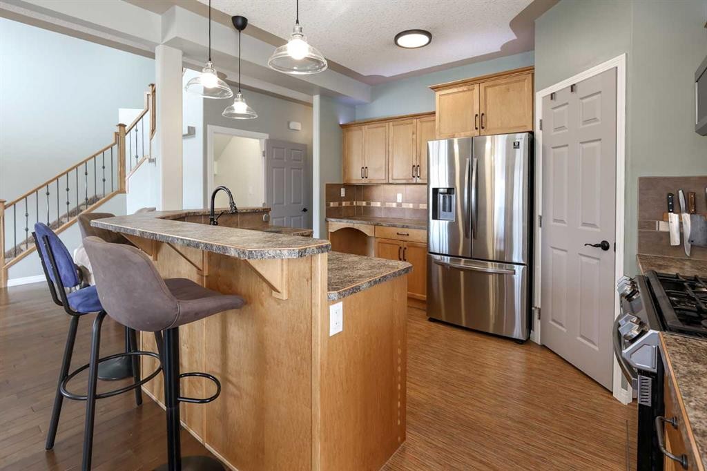 98 Pine Crescent, Blackfalds, AB - Indoor Photo Showing Kitchen With Stainless Steel Kitchen