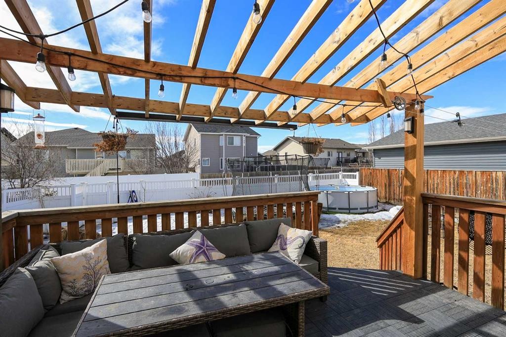 98 Pine Crescent, Blackfalds, AB - Outdoor With Deck Patio Veranda With Exterior