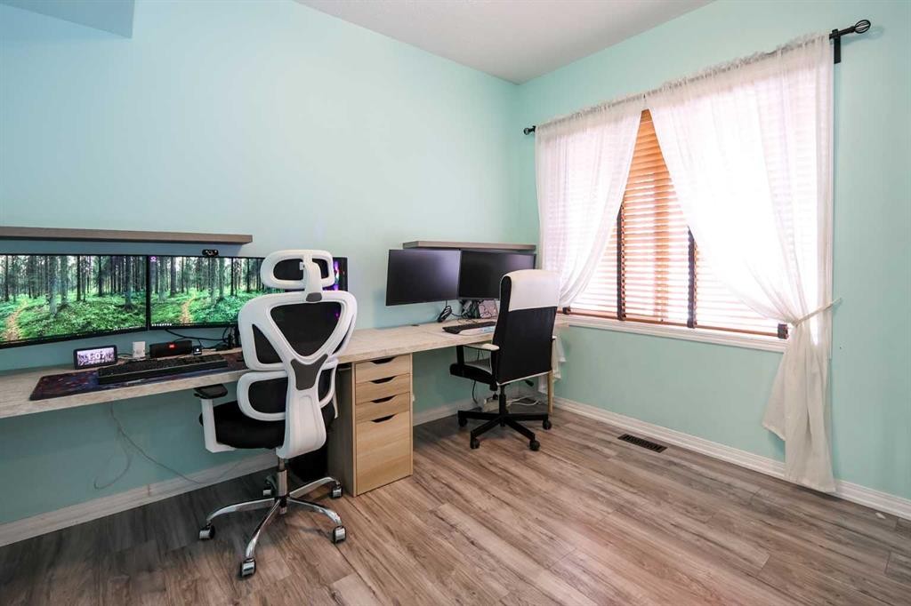 98 Pine Crescent, Blackfalds, AB - Indoor Photo Showing Office