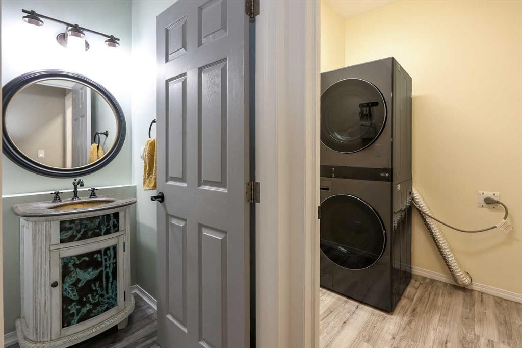 98 Pine Crescent, Blackfalds, AB - Indoor Photo Showing Laundry Room