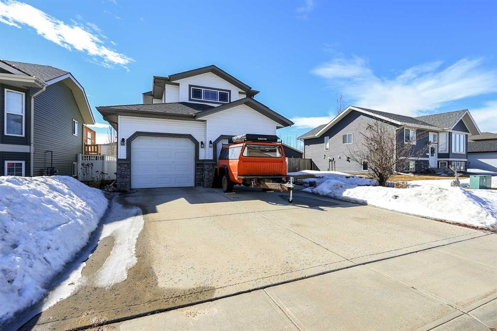 98 Pine Crescent, Blackfalds, AB - Outdoor With Facade