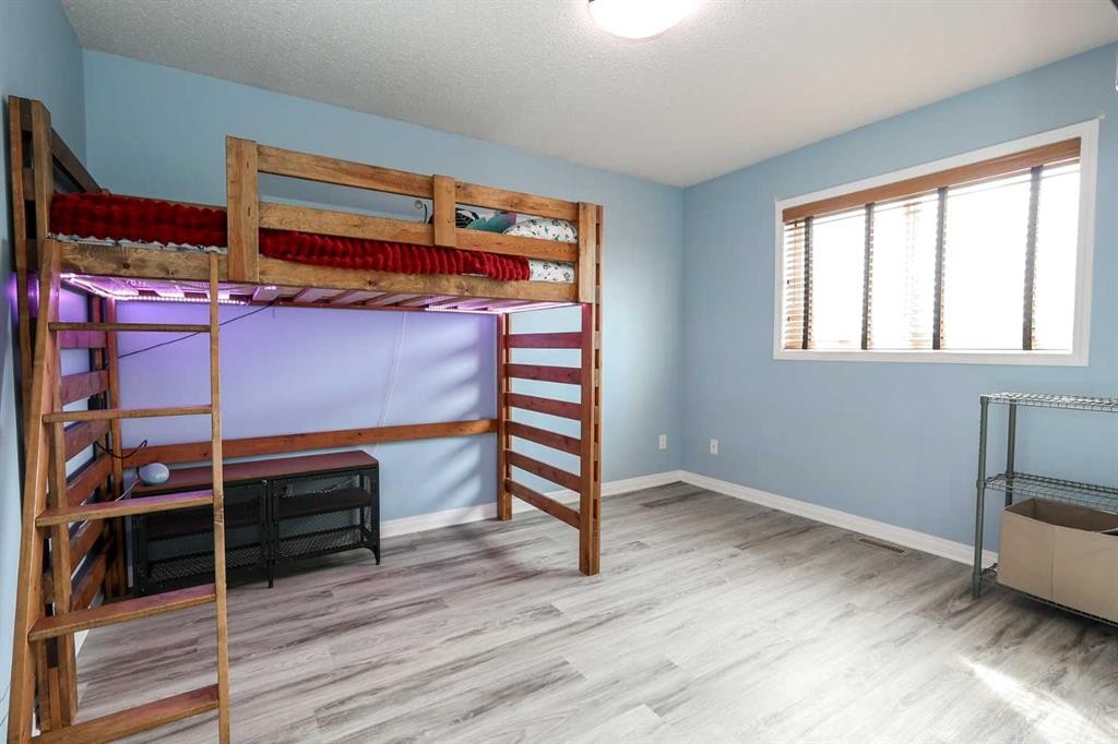 98 Pine Crescent, Blackfalds, AB - Indoor Photo Showing Other Room