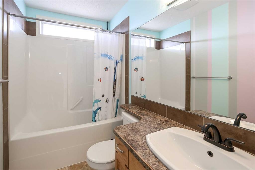 98 Pine Crescent, Blackfalds, AB - Indoor Photo Showing Bathroom