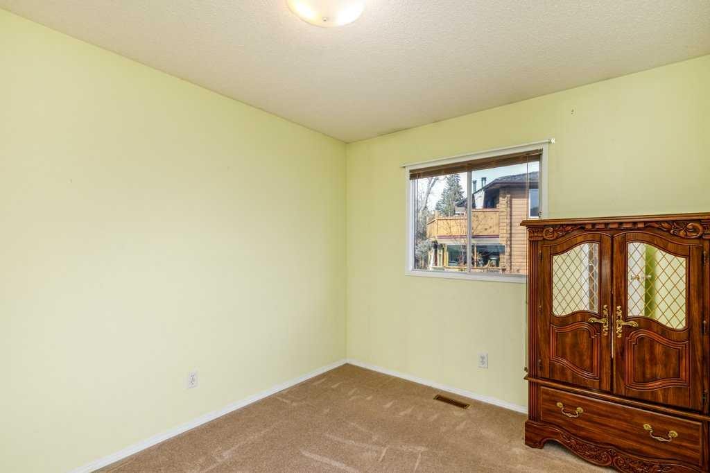 32 Greig Drive, Red Deer, AB - Indoor Photo Showing Other Room