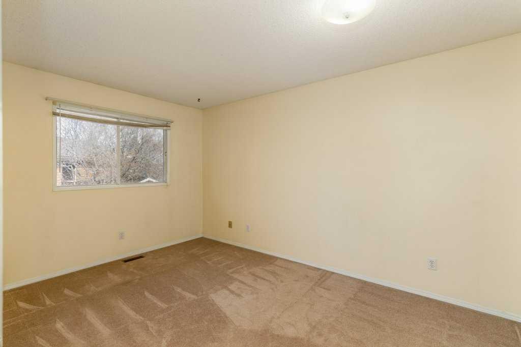 32 Greig Drive, Red Deer, AB - Indoor Photo Showing Other Room