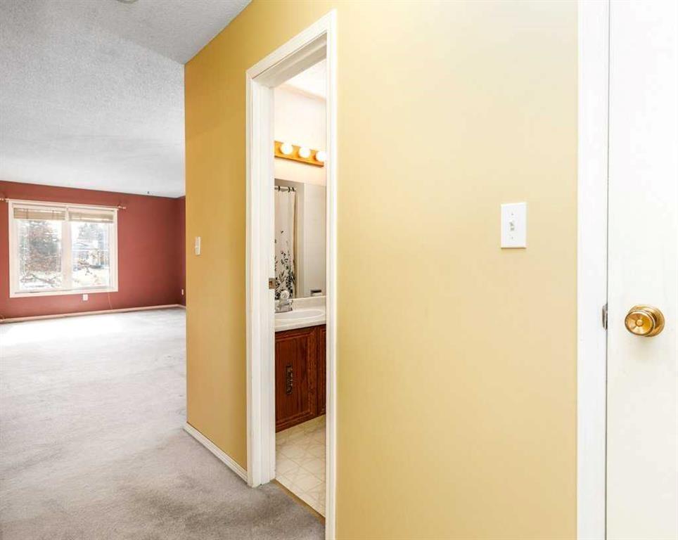 32 Greig Drive, Red Deer, AB - Indoor Photo Showing Other Room