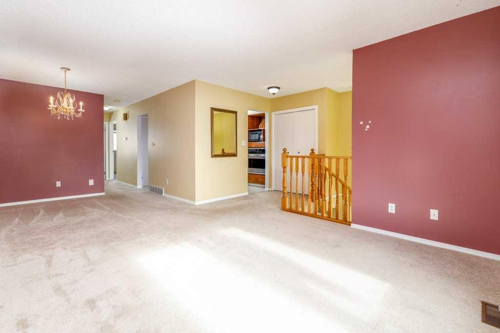 32 Greig Drive, Red Deer, AB - Indoor Photo Showing Dining Room