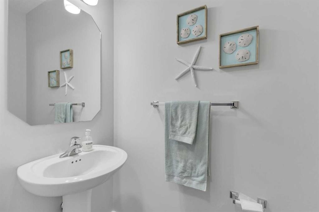 304-125 Caribou Crescent, Red Deer, AB - Indoor Photo Showing Bathroom