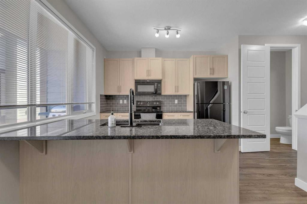 304-125 Caribou Crescent, Red Deer, AB - Indoor Photo Showing Kitchen With Upgraded Kitchen