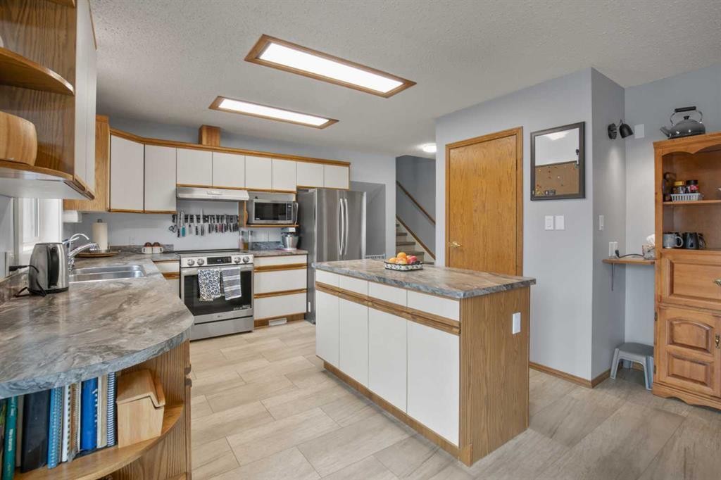 4708 55 Street, Killam, AB - Indoor Photo Showing Kitchen With Double Sink
