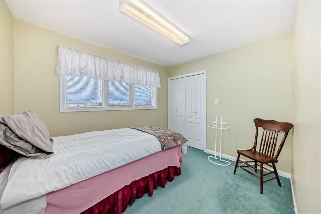 5205 55St., Rimbey, AB - Indoor Photo Showing Bedroom