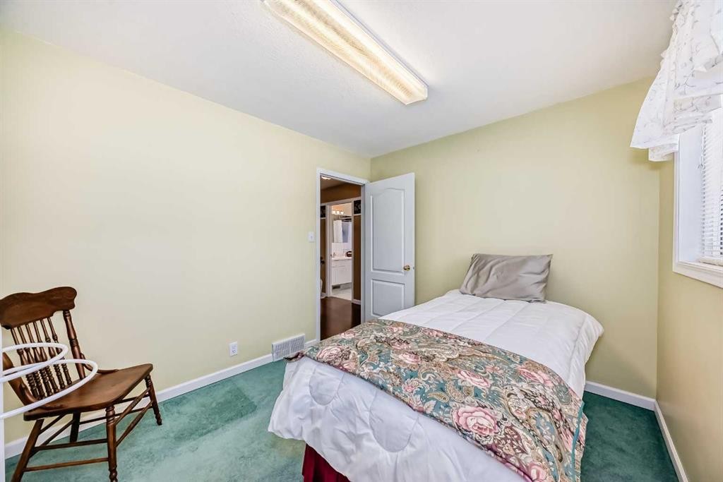 5205 55St., Rimbey, AB - Indoor Photo Showing Bedroom