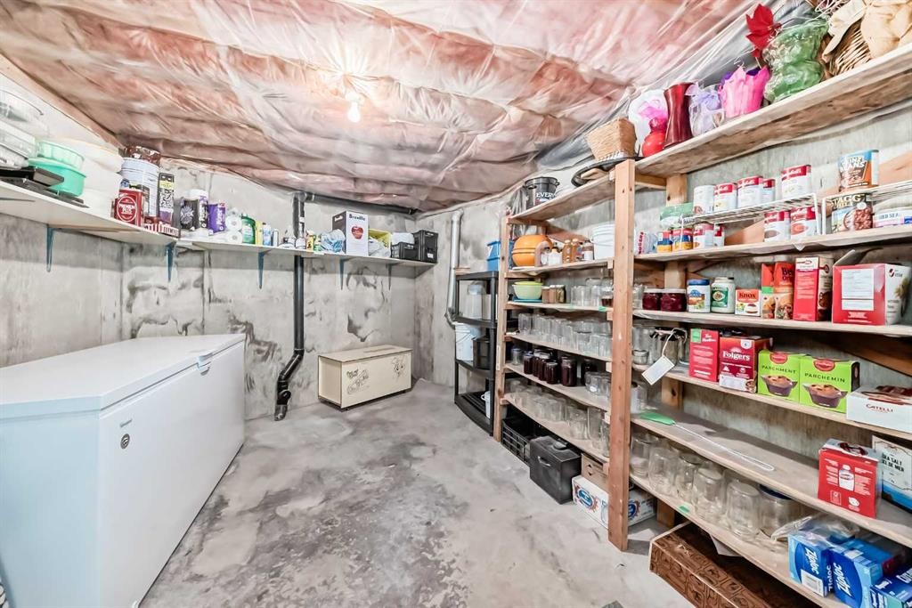 5205 55St., Rimbey, AB - Indoor With Storage