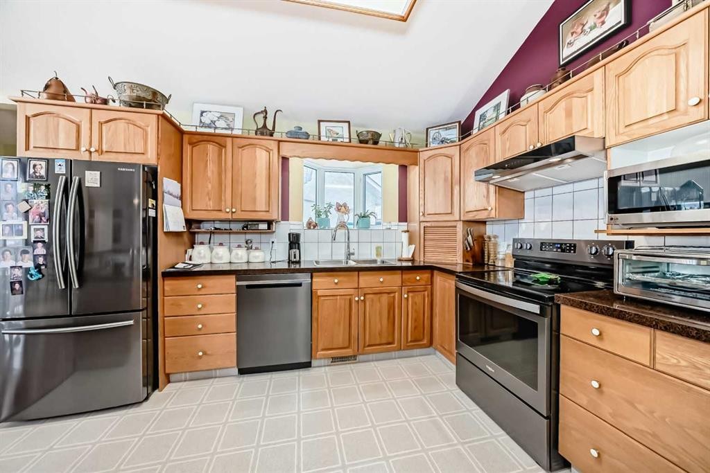 5205 55St., Rimbey, AB - Indoor Photo Showing Kitchen