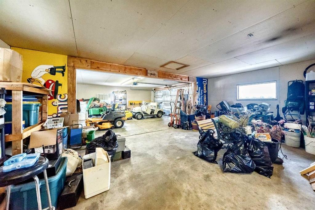 5205 55St., Rimbey, AB - Indoor Photo Showing Garage