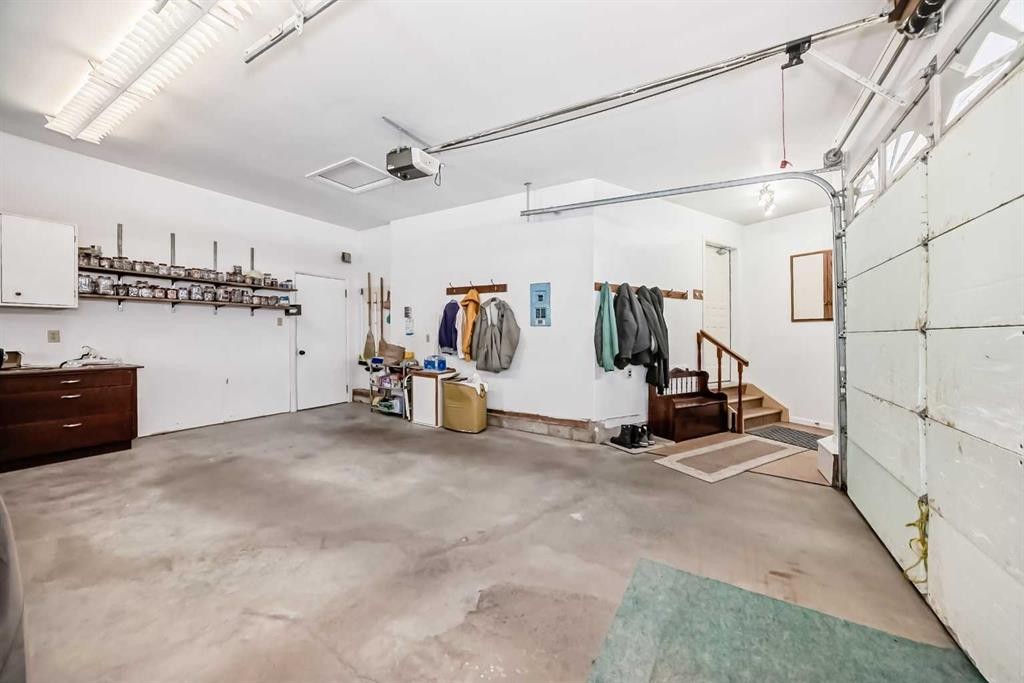 5205 55St., Rimbey, AB - Indoor Photo Showing Garage