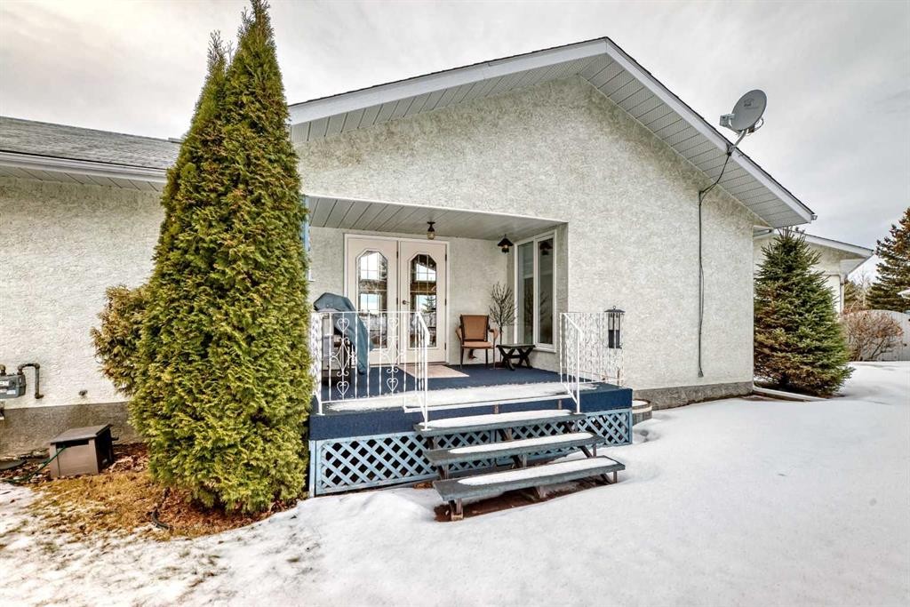 5205 55St., Rimbey, AB - Outdoor With Deck Patio Veranda