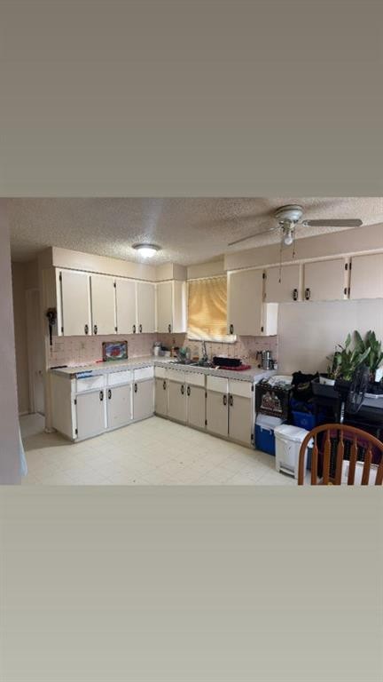 5520 60 Avenue, Red Deer, AB - Indoor Photo Showing Garage