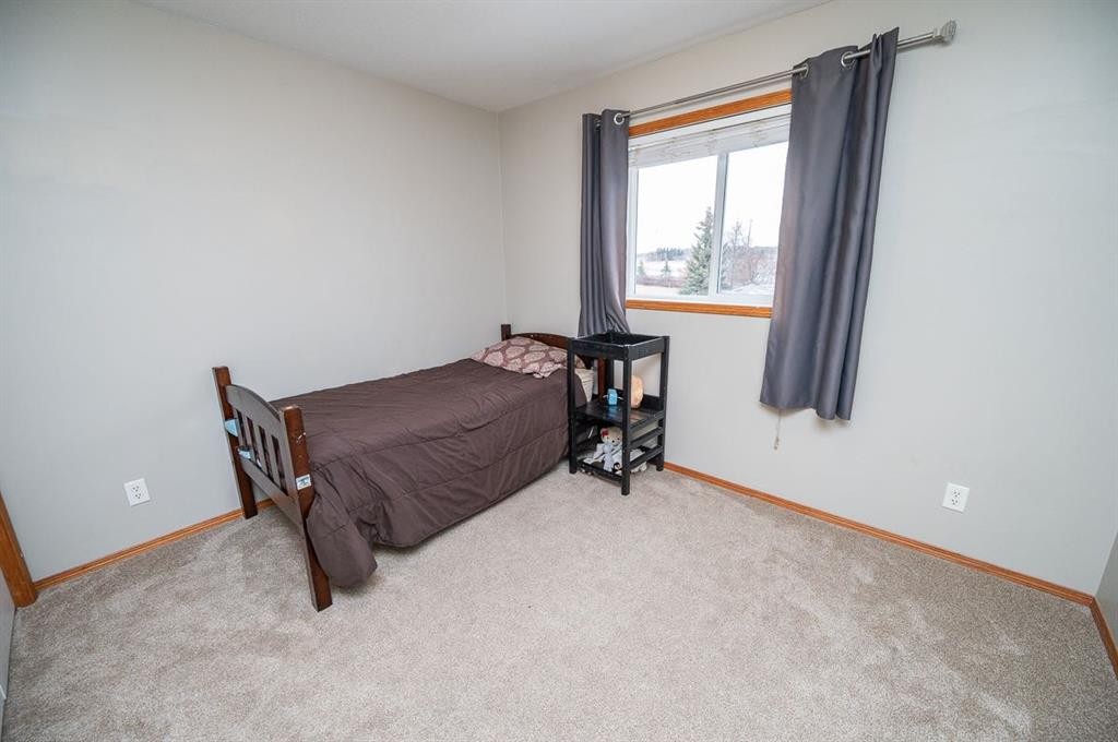 75 Doherty Close, Red Deer, AB - Indoor Photo Showing Bedroom