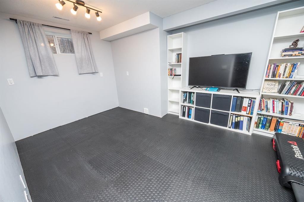 75 Doherty Close, Red Deer, AB - Indoor Photo Showing Other Room
