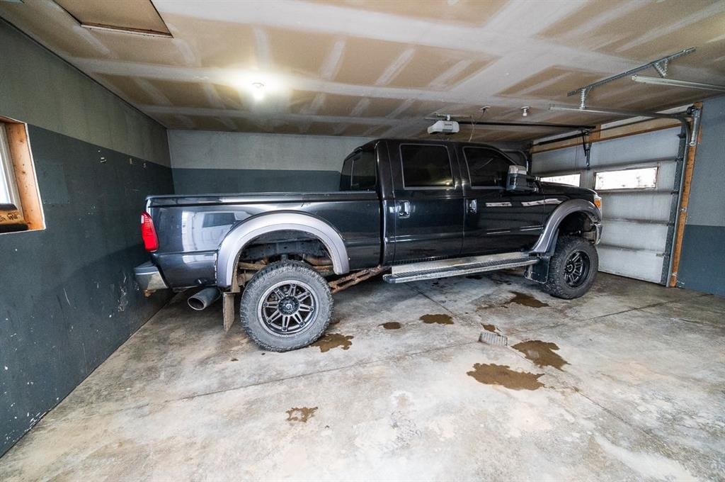 75 Doherty Close, Red Deer, AB - Indoor Photo Showing Garage