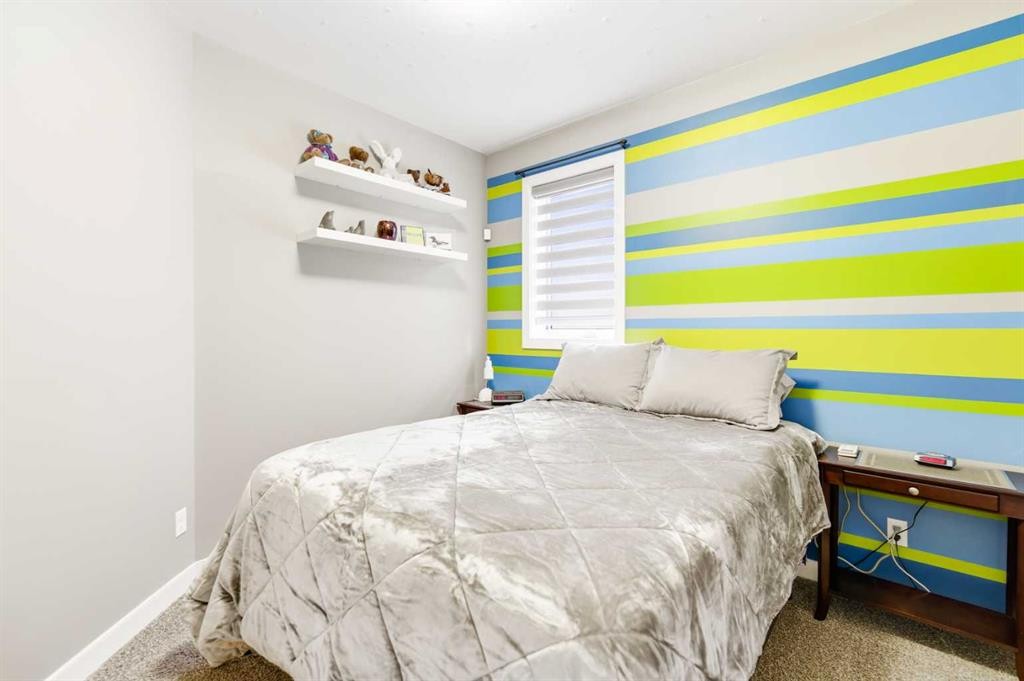 35 Bowman Circle, Sylvan Lake, AB - Indoor Photo Showing Bedroom