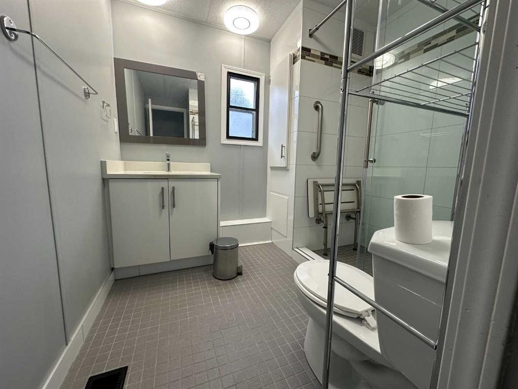 607 Limestone, Nordegg, AB - Indoor Photo Showing Bathroom