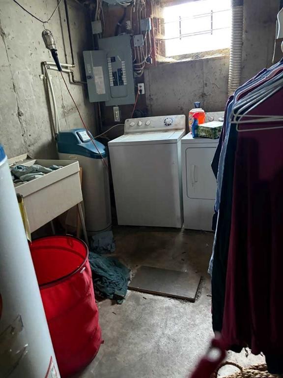 73 Northey Avenue, Red Deer, AB - Indoor Photo Showing Laundry Room