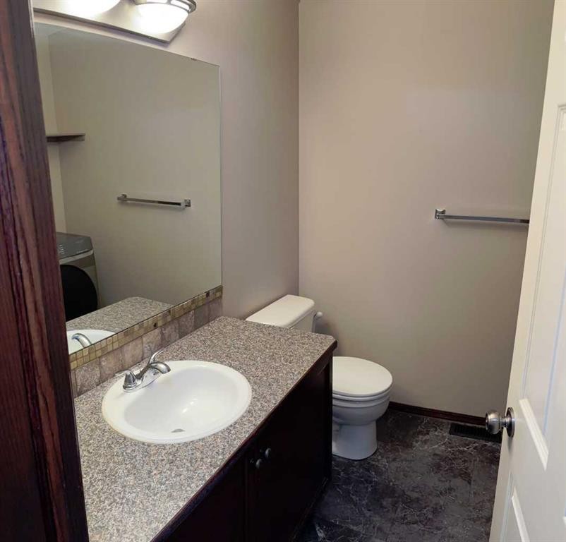 40 Alberts Close, Red Deer, AB - Indoor Photo Showing Bathroom