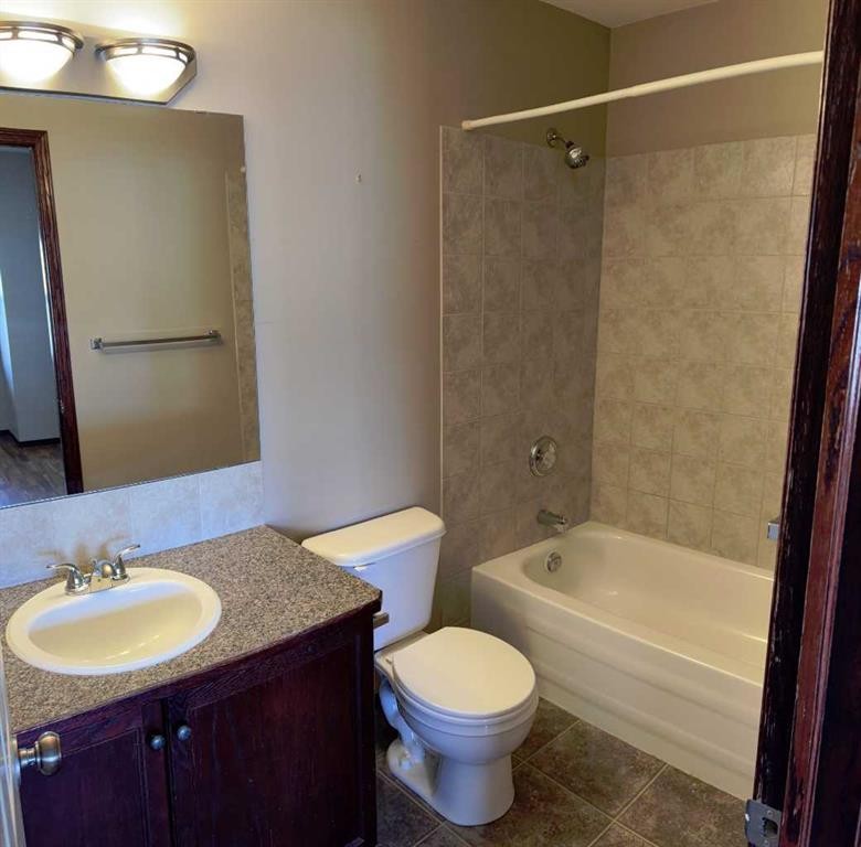 40 Alberts Close, Red Deer, AB - Indoor Photo Showing Bathroom