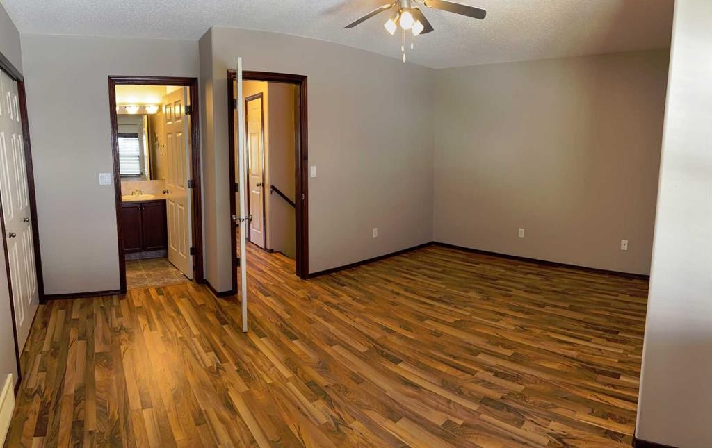 40 Alberts Close, Red Deer, AB - Indoor Photo Showing Other Room