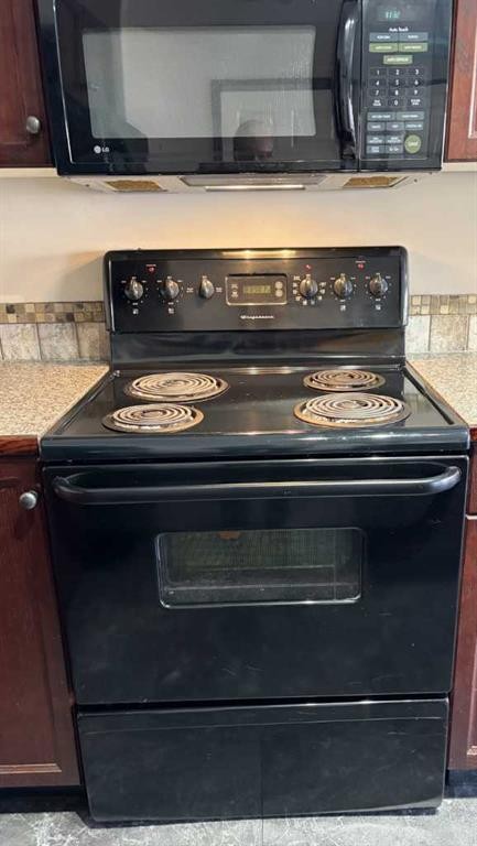 40 Alberts Close, Red Deer, AB - Indoor Photo Showing Kitchen