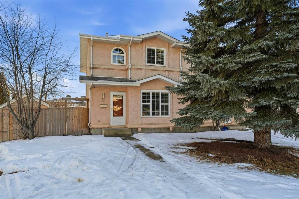 2 Davis Close, Red Deer, AB - Outdoor