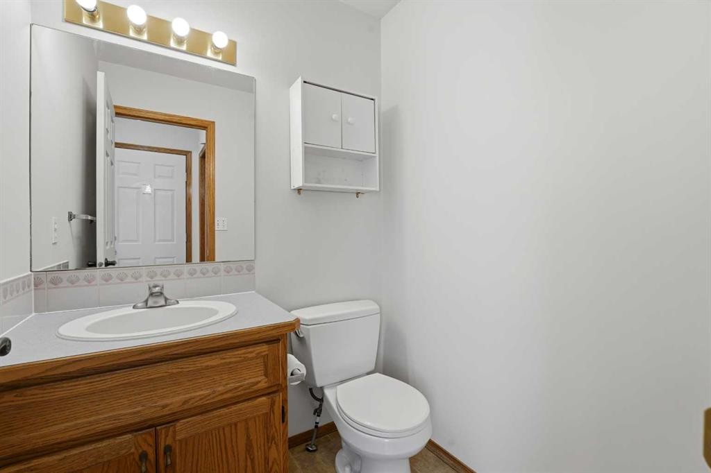 2 Davis Close, Red Deer, AB - Indoor Photo Showing Bathroom